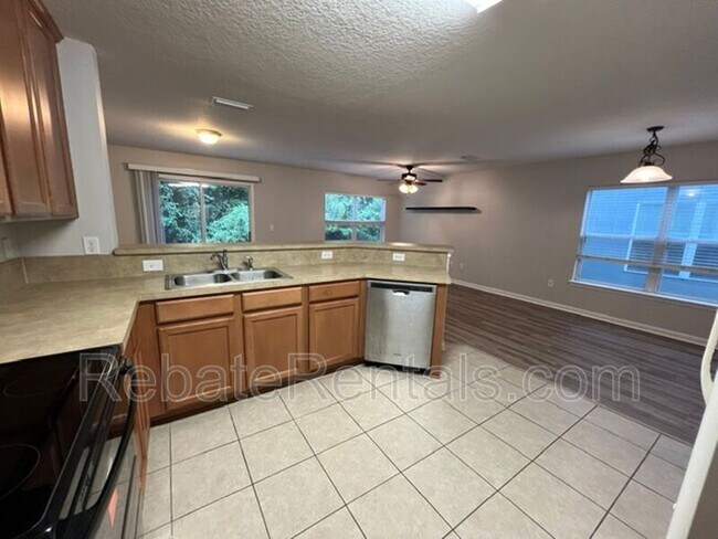 Building Photo - 824 Black Cherry Dr S