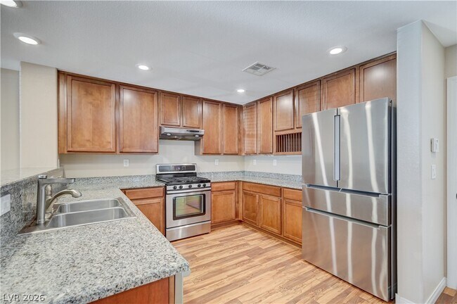 Building Photo - 2054 Waterlily View St