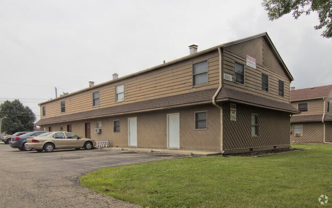 Building Photo - 820 W Hillcrest Dr