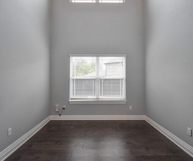 Building Photo - Stunning 4 bedroom, 2.5 bathroom home in Fayetteville!