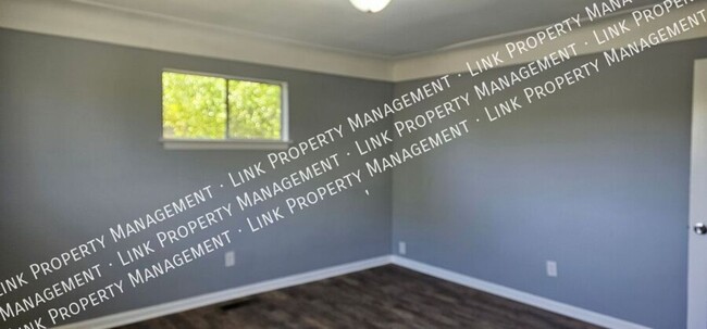 Building Photo - Fresh Painted 3 BR 1.5 BA in Red Bank for ...
