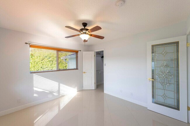 Building Photo - 2289 Windsor Rd