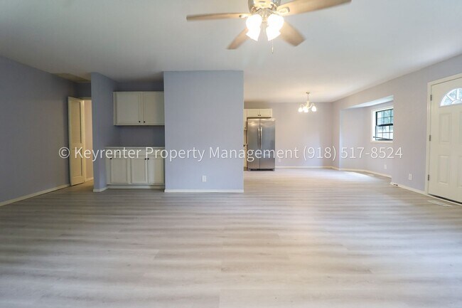 Building Photo - 1609 S Chestnut Ave