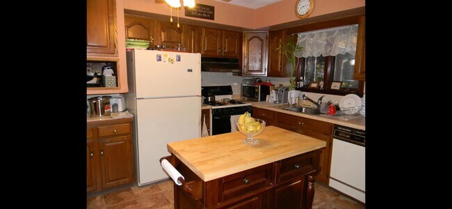 Building Photo - 1121 Glenwood Rd