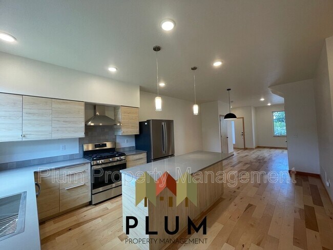 Building Photo - 1855 S 3rd St W