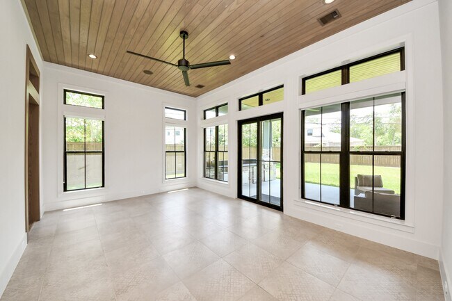 Building Photo - 739 Azaleadell Dr