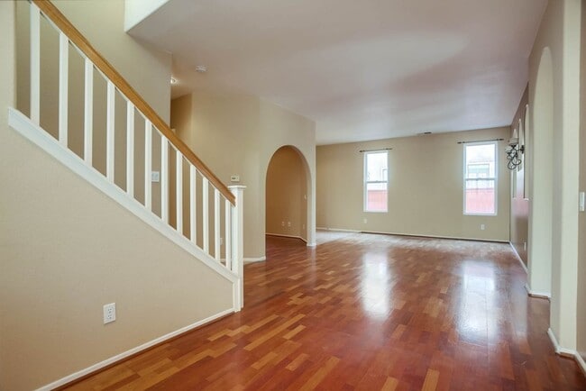 Building Photo - Available Now!! Spacious 4 Bedroom Plus a ...