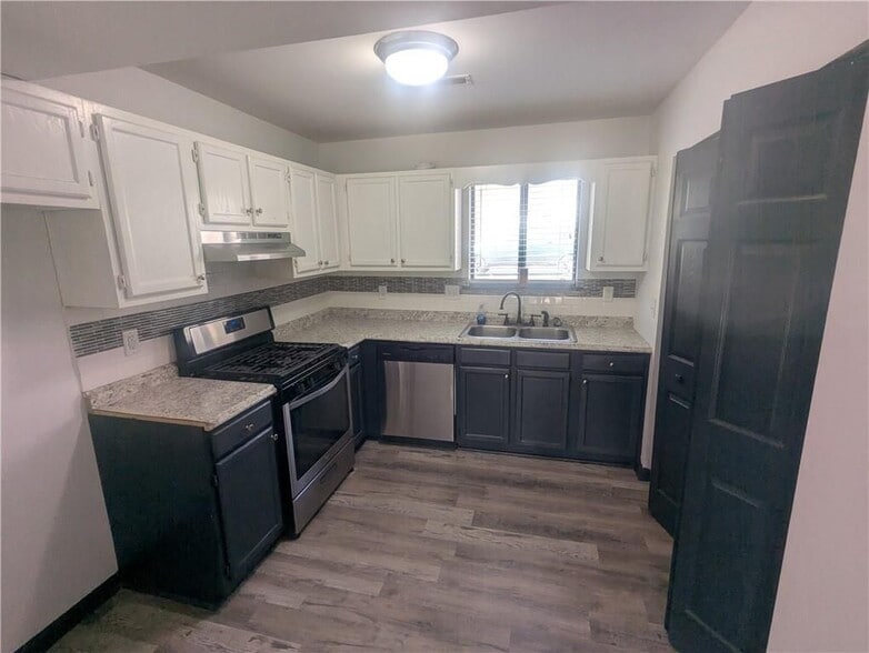 Building Photo - 232 Toweridge Dr SW