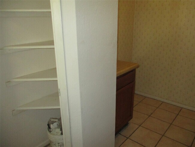 Building Photo - 19947 Mountain Dale Dr