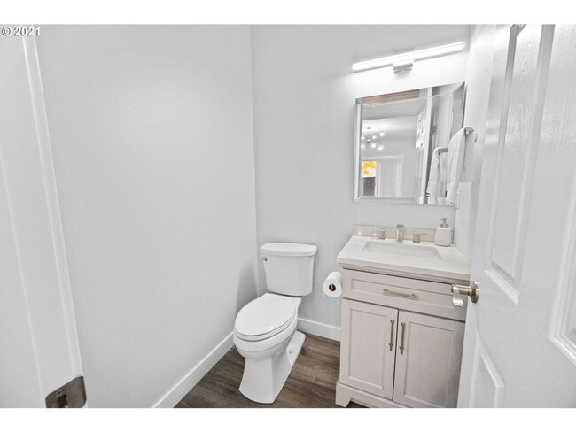 Building Photo - 4 Bedroom 2.5 Bath Home Recently Updated with Modern Finishes