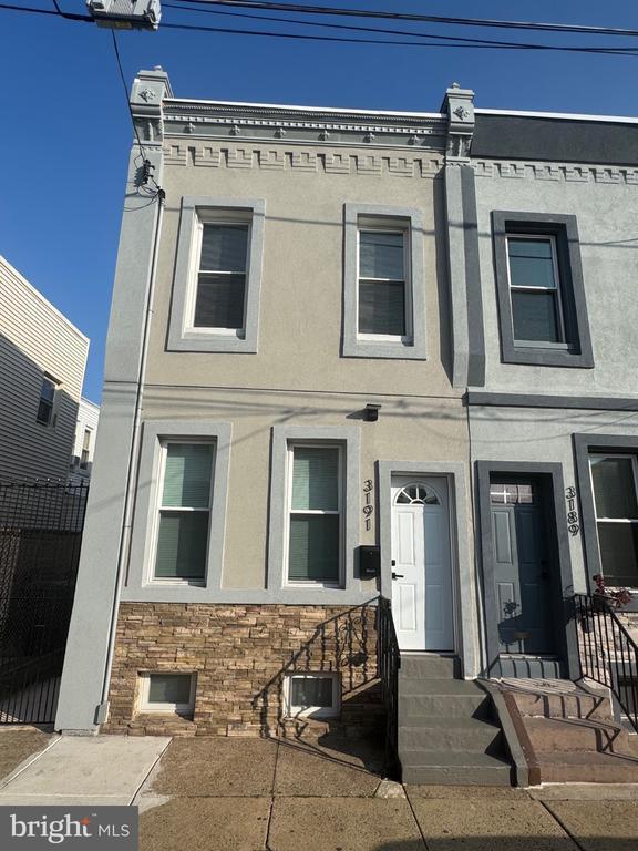 Building Photo - 3191 E Thompson St