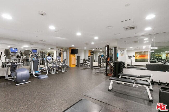 Building Photo - 13600 Marina Pointe Dr