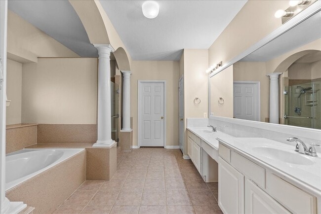 Building Photo - 2758 Laguna Pointe Dr