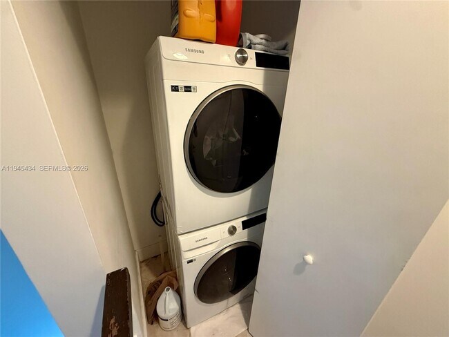 Building Photo - 60 SW 13th St