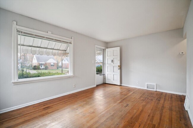 Building Photo - 25301 Marsdon Dr