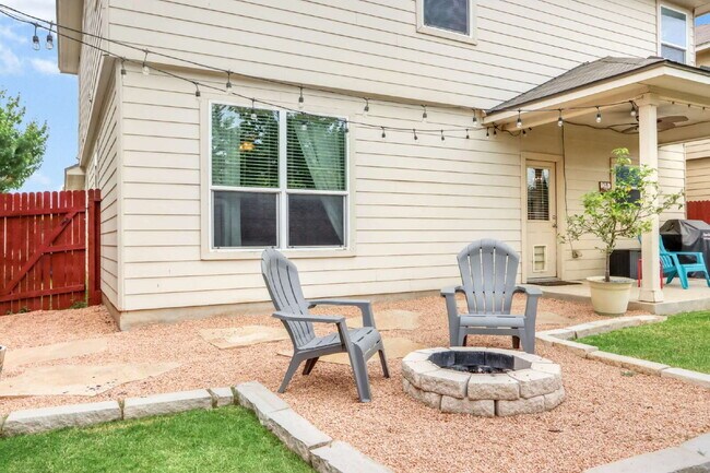 Building Photo - "Charming 3-Bed Oasis with 2.5 Baths in Sa...