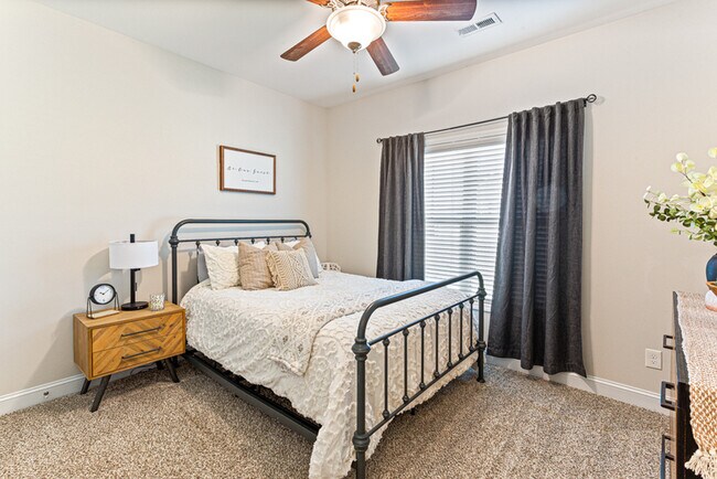 Building Photo - 130 Blue Chip Ct