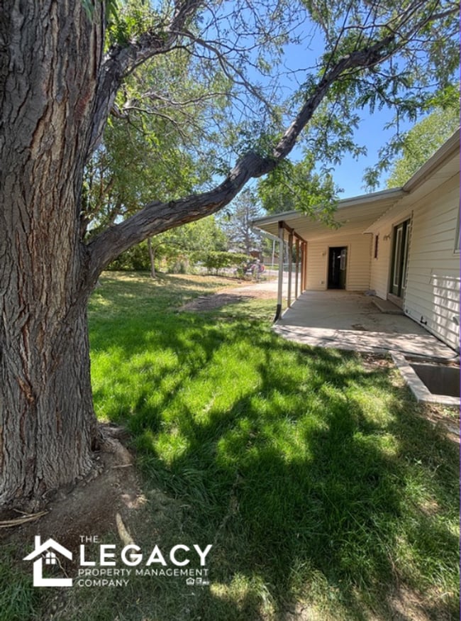Building Photo - Eastside Home