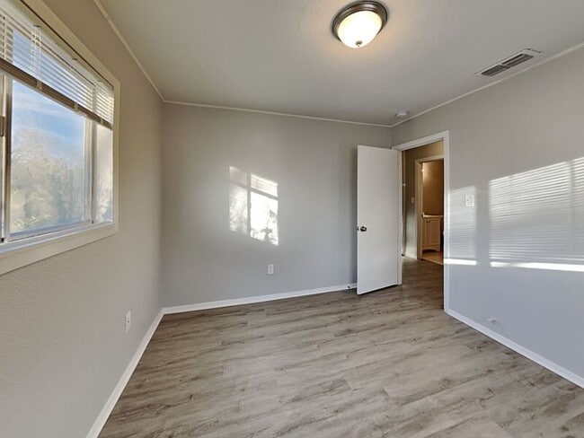 Building Photo - 4725 Dilworth Ct