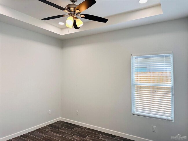 Building Photo - 1701 W Violet Dr