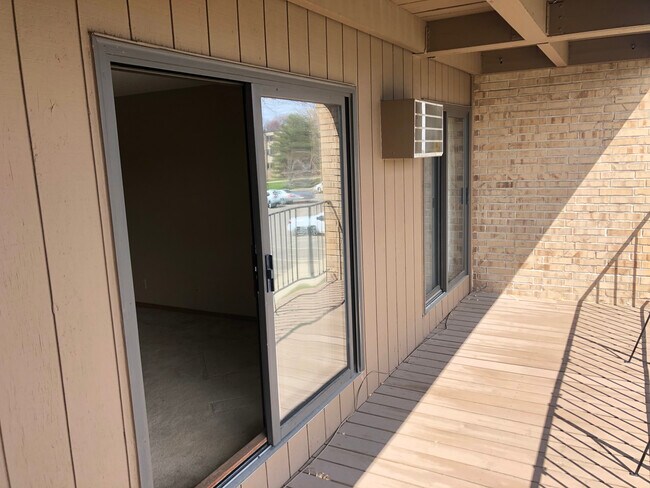 Building Photo - 5697 Green Circle Dr