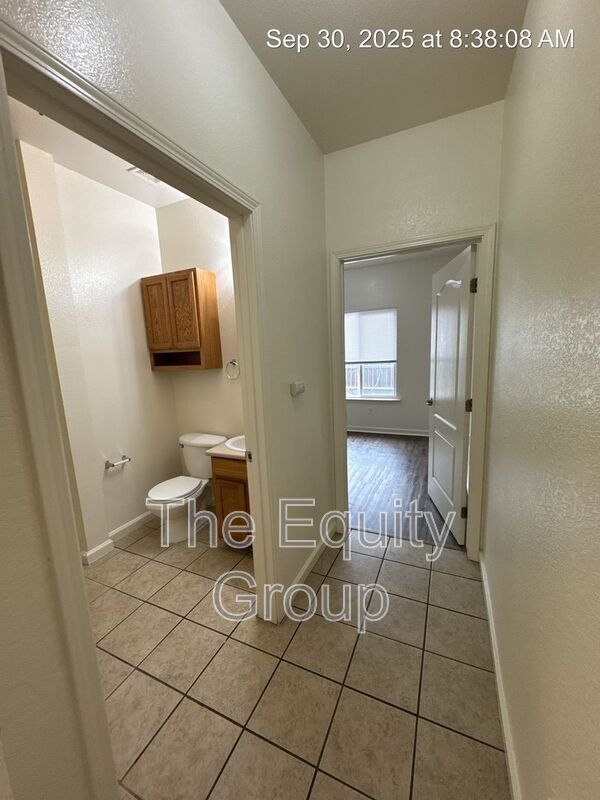 Building Photo - 2918 S Sallee Ct