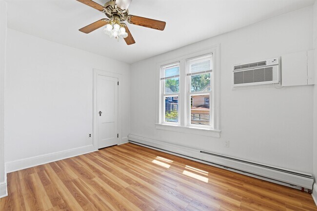 Building Photo - 1404 79th St