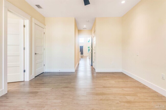 Building Photo - 340 Bluefish Dr