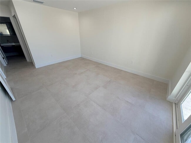 Building Photo - 3918 Doral Dr