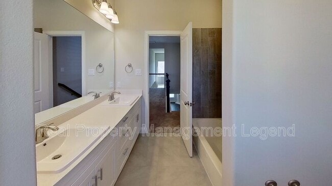 Building Photo - 6117 Horsetail Dr