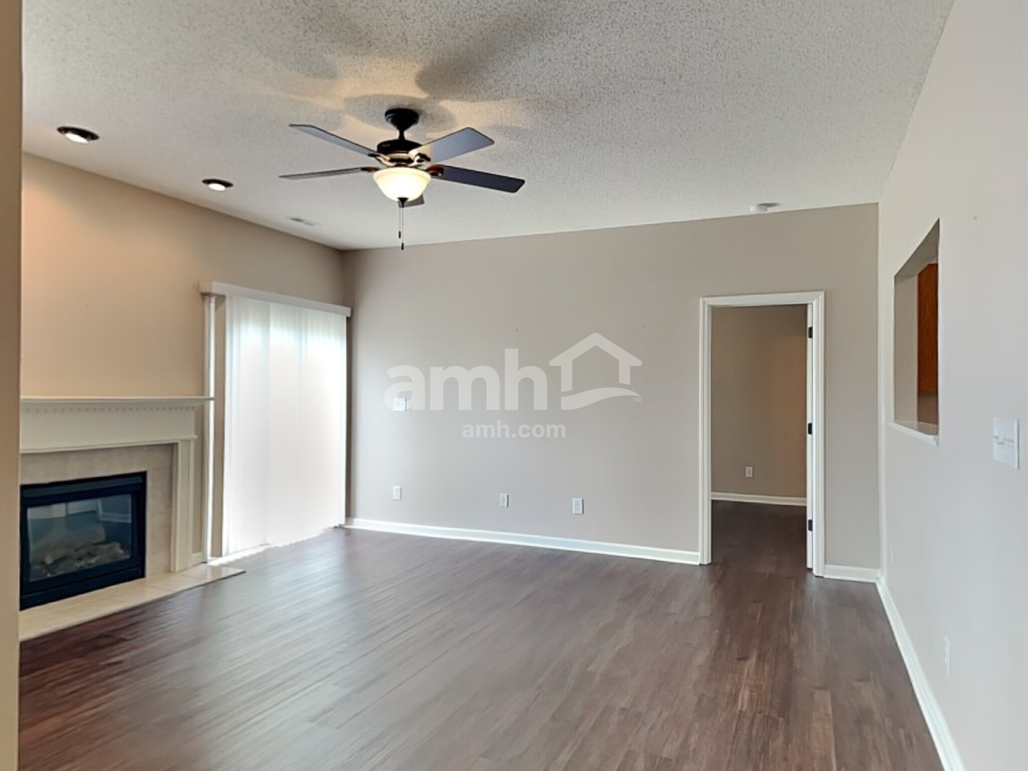 Building Photo - 5425 Wood Hollow Dr