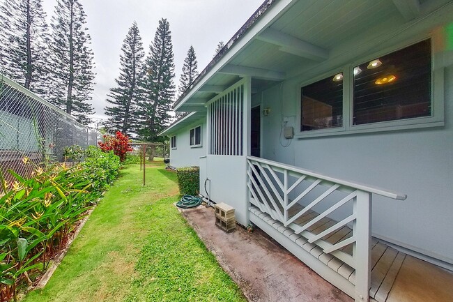 Building Photo - 2 Bed 1 Bath 1 Parking Apartment. 1 Year Lease.