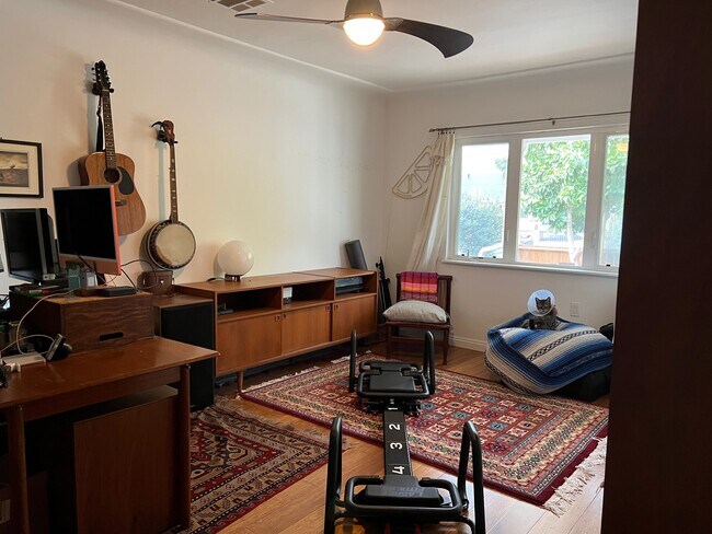 Building Photo - 310 Newland St