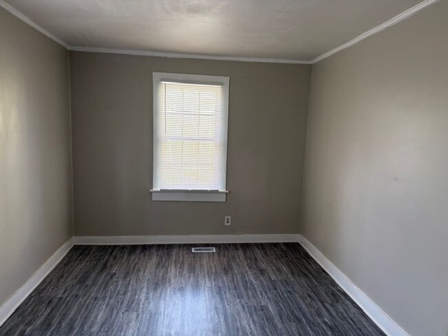 Building Photo - Adorable 3 bedroom 1 bath fully renovated home . Located in Gastonia