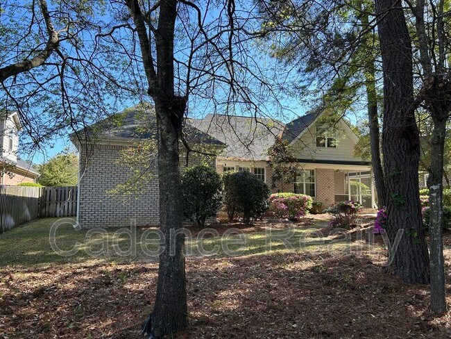 Building Photo - 814 Lambrook Dr