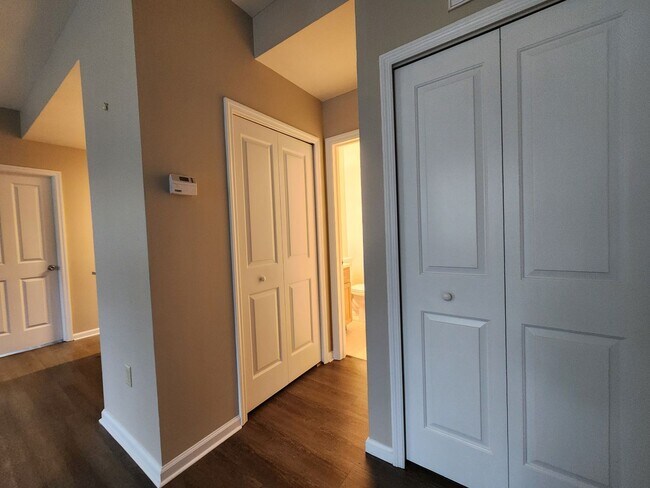 Building Photo - TWO BEDROOM APARTMENT MAIN & MARKET STREETS