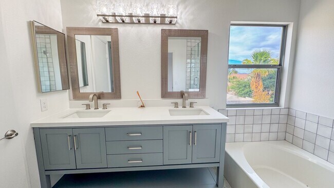 Building Photo - 3-Bed, 2.5-Bath Summerlin Home with Modern...