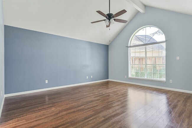 Building Photo - 313 Winding Oak Ln S