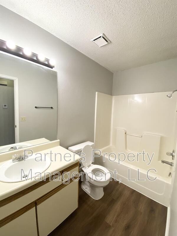 Building Photo - 5705 Sara St