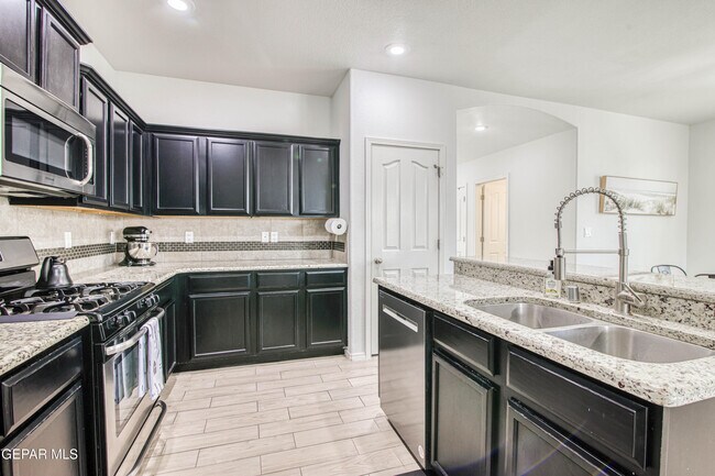 Building Photo - 7517 Red Cedar Dr