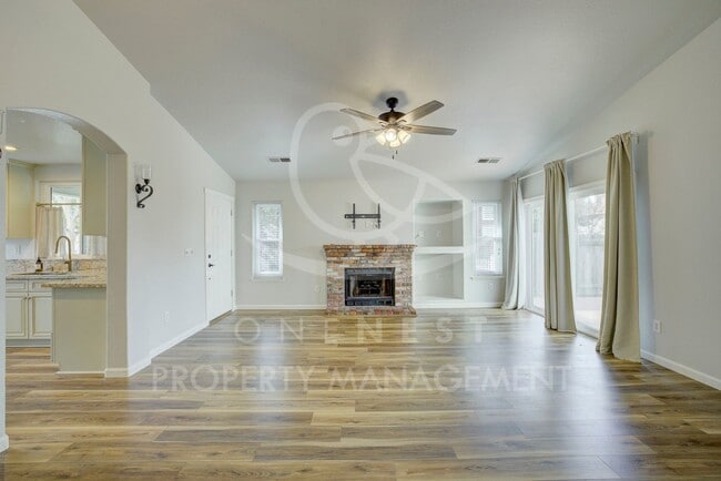 Building Photo - 1430 Markham Ravine Dr