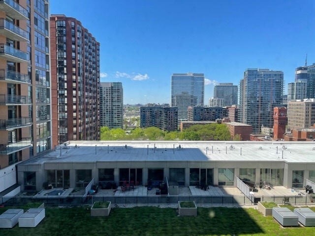 Building Photo - 40 E 9th St