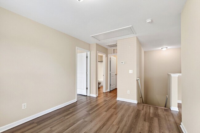 Building Photo - 4490 Middletown Dr