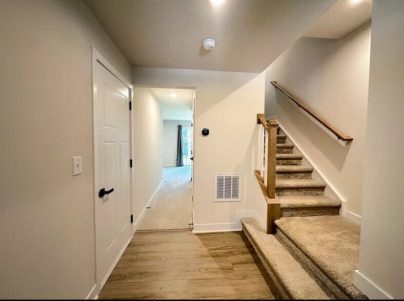 Building Photo - 5020 Springarn Ct