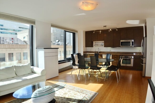 Building Photo - *New* 2 Bed & 2 Bath Condo in Fidi with Parking