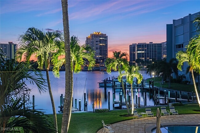 Building Photo - 400 Park Shore Dr