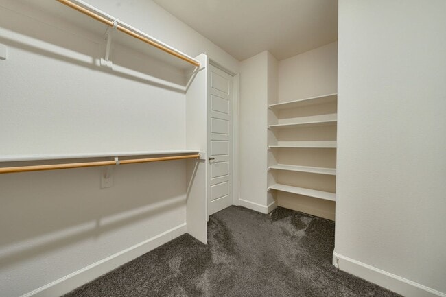 Building Photo - Luxury 5 Bedroom Home in Serrano – Spaciou...