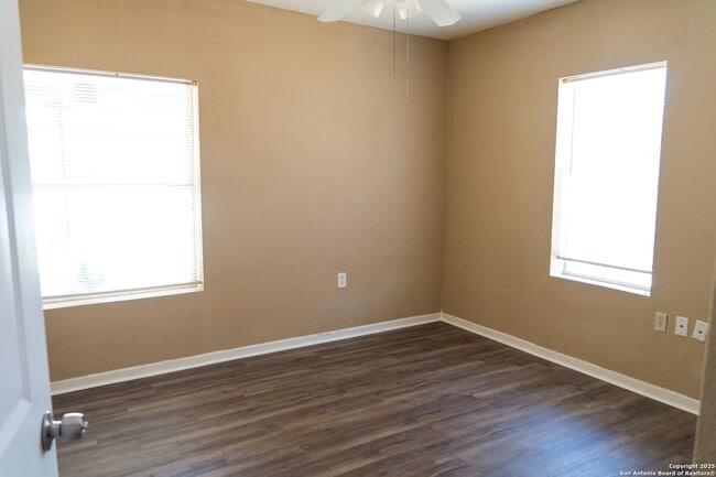 Building Photo - Super Cute 2Bed/1Bath Home for Lease! Available NOW!