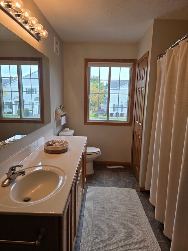 Building Photo - 9649 Peony Ln N