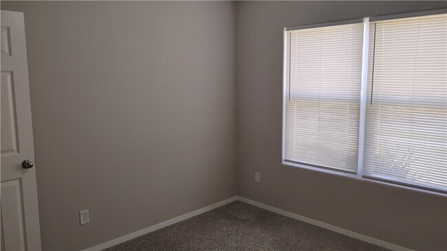 Building Photo - 1701 Forest Dr